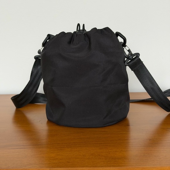 Carhartt Wip Bucket Outdoor Black Crossbody Bag - Picture 4 of 14